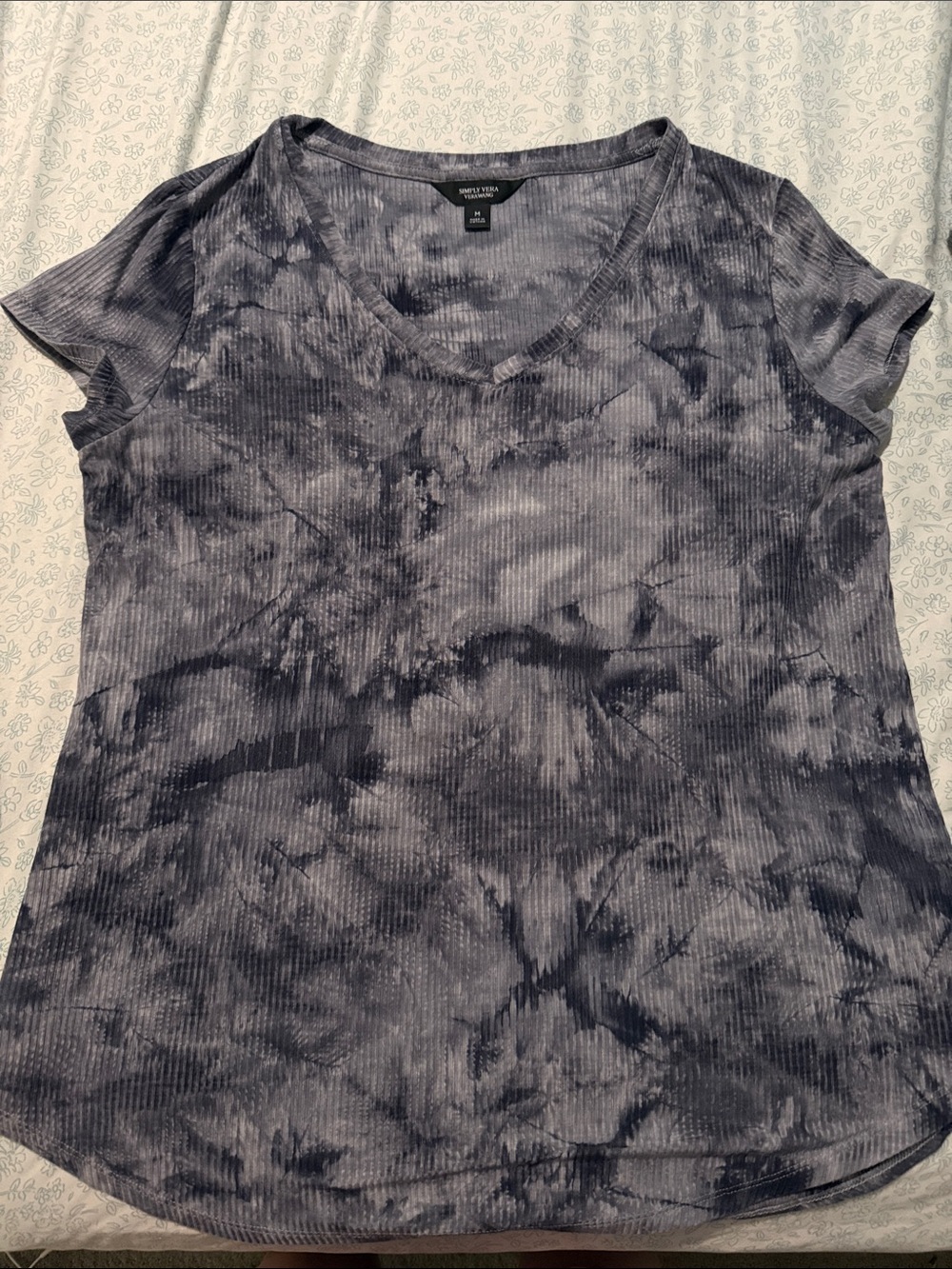 Simply Vera Vera Wang Short-Sleeve Ribbed V-Neck Tee in Charcoal Tie-Dye